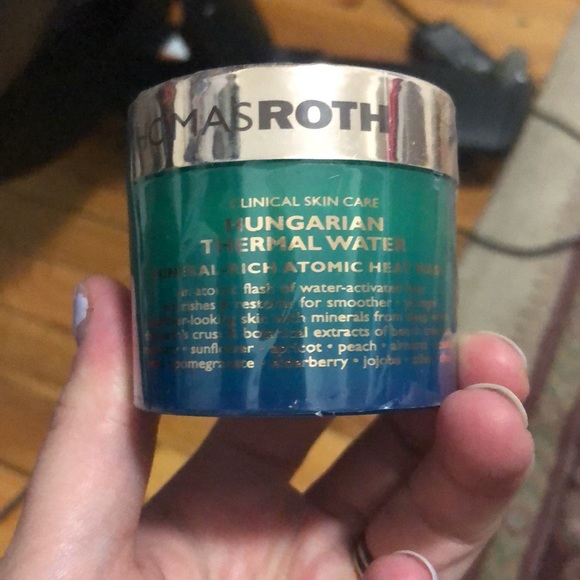 Peter Thomas Roth Hungarian thermal water skincare - Picture 2 of 4